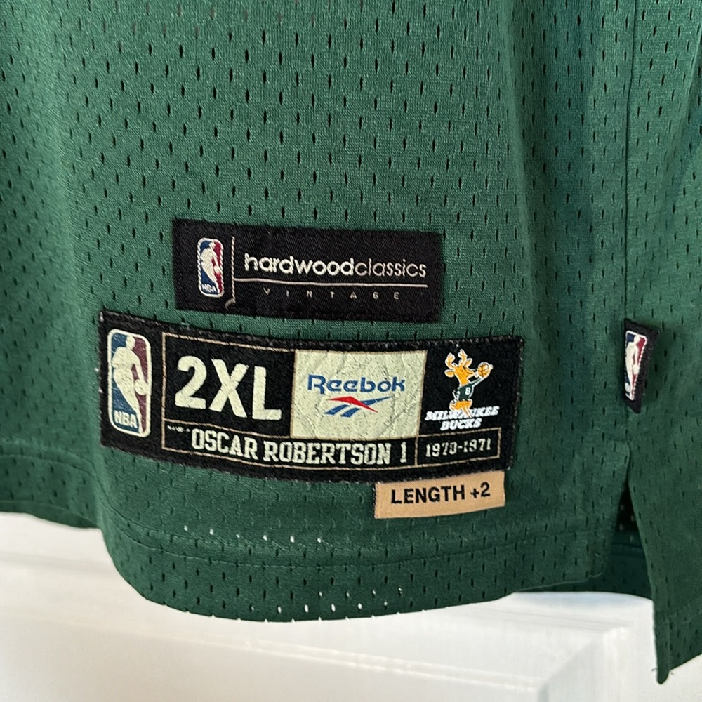 Vintage Reebok Oscar Robertson Milwaukee Bucks Jersey - Picture 3 of 7